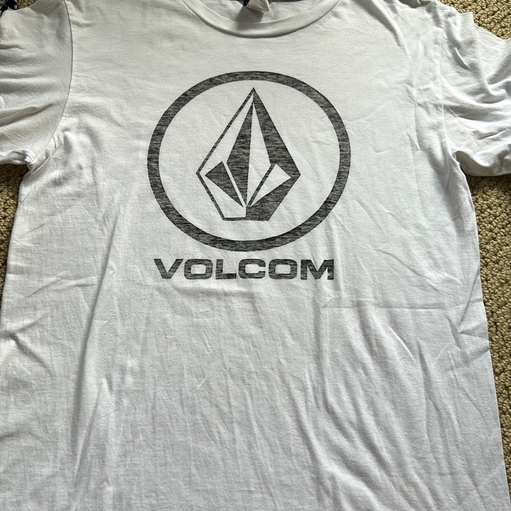 Men’s volcom shirt